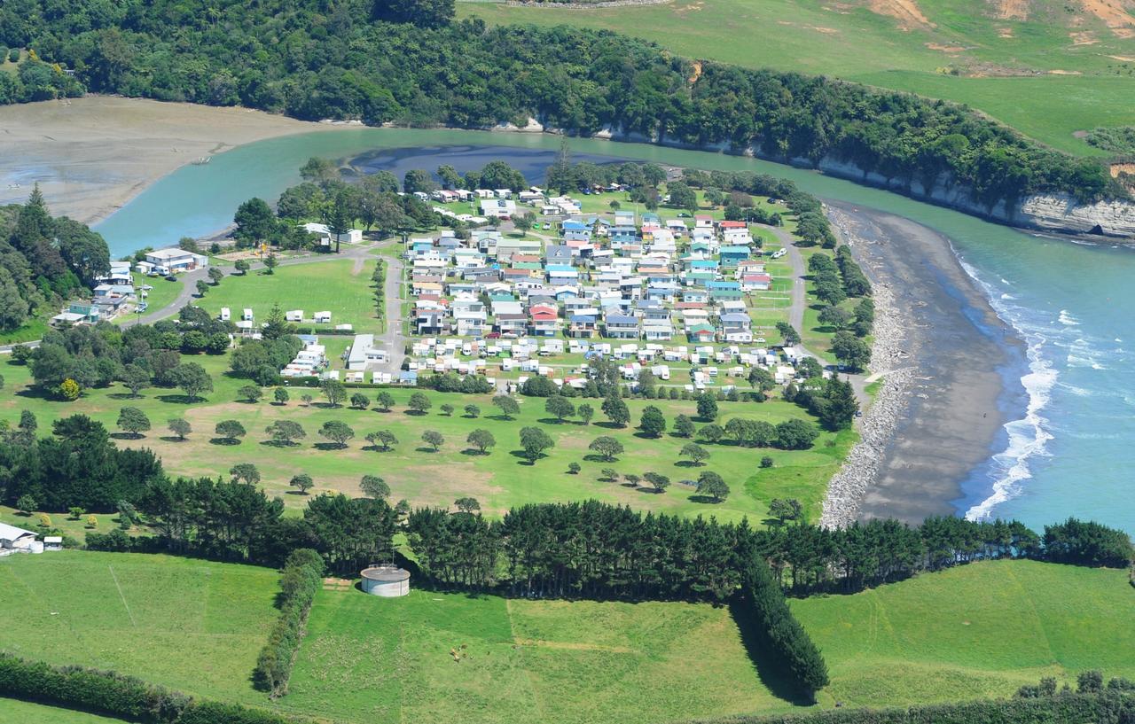 Urenui Beach Camp Extérieur photo